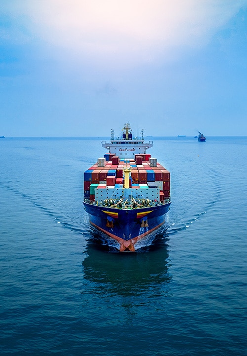Schiff mit Container
