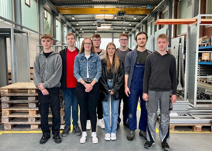 Rolf Janssen Teamfoto der neuen Azubis